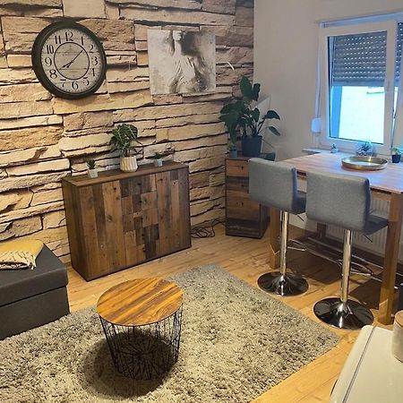 Kleines Apartment Mit Begehbarer Dusche Im Schlafzimmer Eberbach  Exteriör bild
